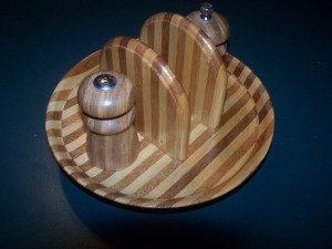 A single generation full stripe pattern with napkin holder inserts and matching salt and pepper shakers.