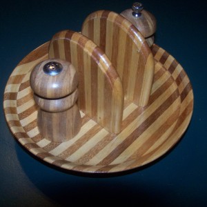 A single generation full stripe pattern with napkin holder inserts and matching salt and pepper shakers.